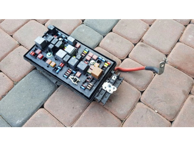 Блок предохранителей 13275883   Opel Insignia A    