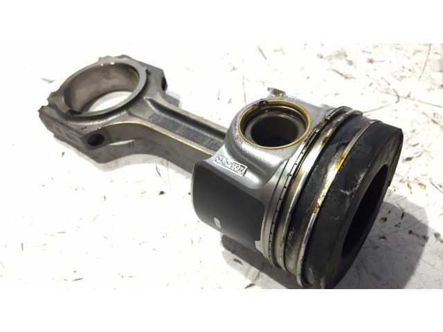 Píst GK206205BA   Ford Transit Custom  pro naftový motor 2.0  