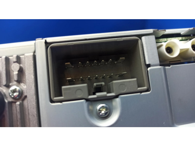 Радио/ проигрыватель CD/DVD / навигация