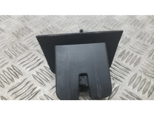 замок багажника 8U0827520 Audi Q3 8U 2011-2016 года