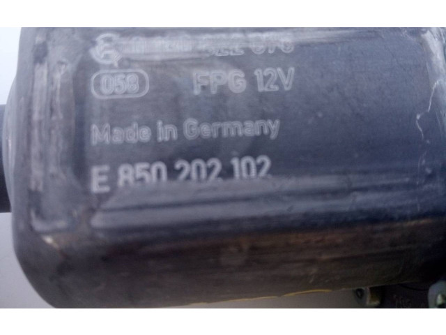 Передний двигатель механизма для подъема окон