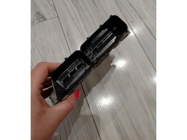 Блок управления двигателем Блок управления 735498657 Opel Combo D