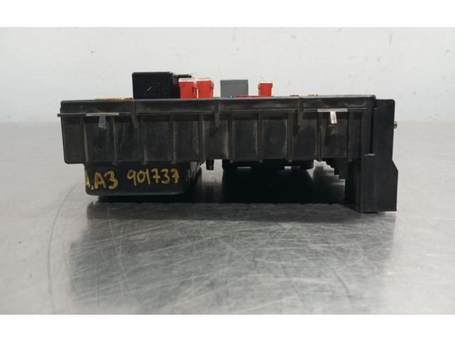 Блок предохранителей 1K0937124H Audi A3 S3 8P