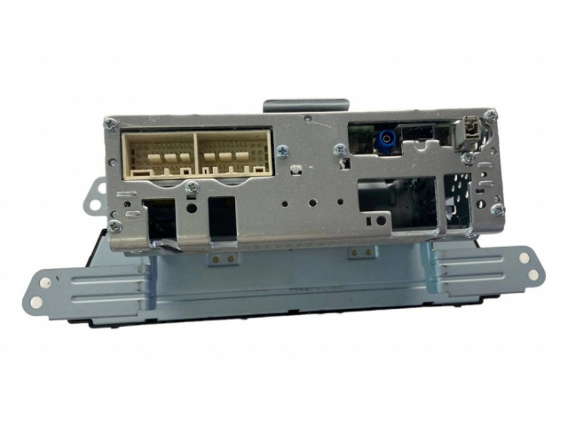 Радио/ проигрыватель CD/DVD / навигация