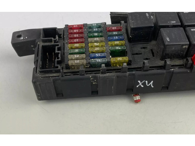 Блок предохранителей 8678449, 518828017   Volvo XC90    