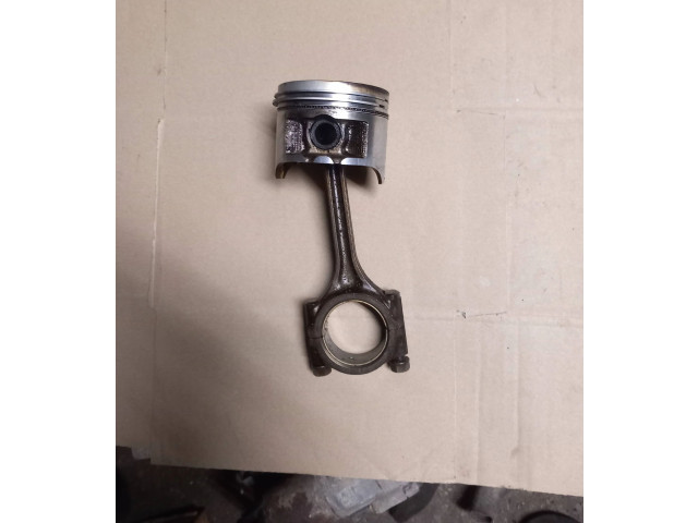 Píst Honda Civic D15b2