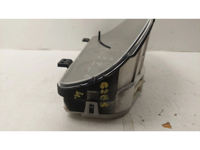 Панель приборов FDGE6VD Mazda 626