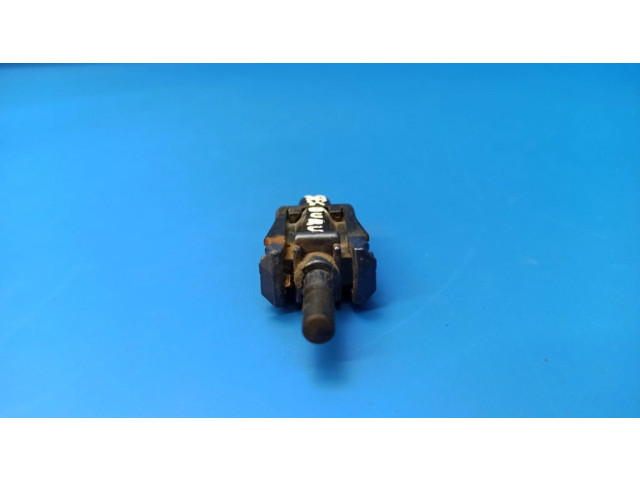 Передний датчик открытия / закрытия двери (крыло)