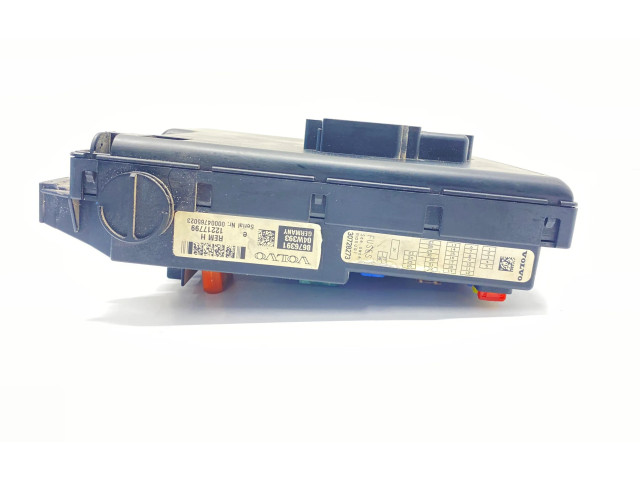 Блок предохранителей 12217799, 8676391 Volvo V70