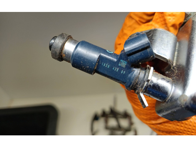 Vstřikovač 182042809 Subaru XV I