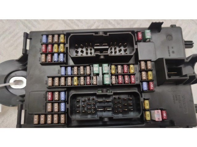 Pojistková skříňka 32142591 Volvo S90, V90 2021