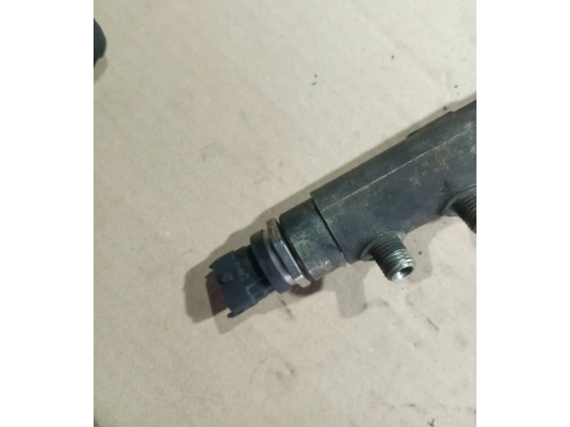 Топливная рампа 30757146, 010653L2   Volvo V70  