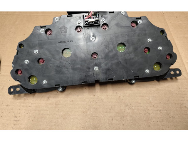 Панель приборов P56010494AB, P56010461AF Jeep Cherokee III KJ