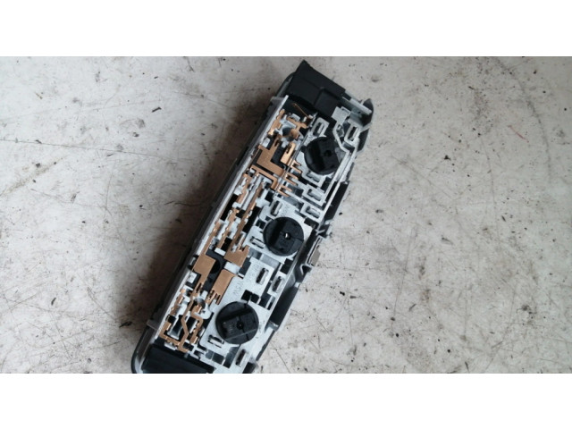 Фонарь освещения задних мест