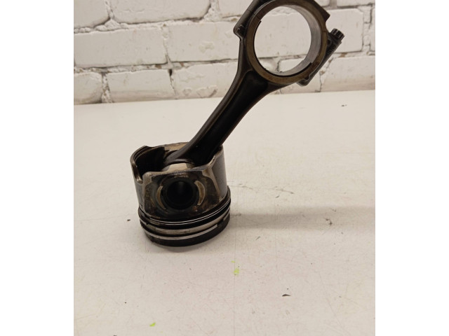  Поршень с шатуном    Volkswagen Transporter - Caravelle T5  