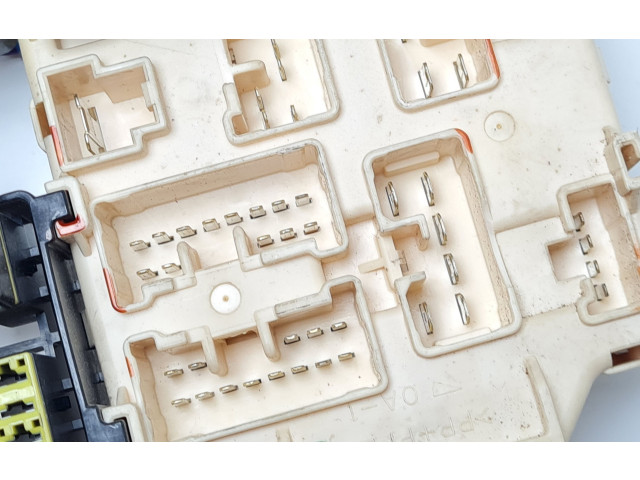   Pojistková skříňka    Mitsubishi Pajero 2001