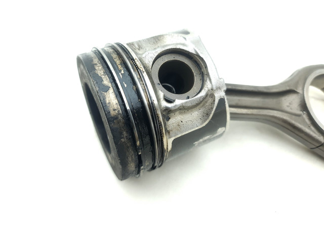 Поршень с шатуном 204DT Land Rover Discovery Sport