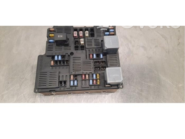 Pojistková skříňka 32322427 Volvo V60 2021