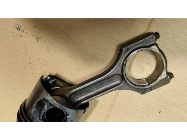 Píst 0840BB BMW 3 E92 E93 pro naftový motor 2.0