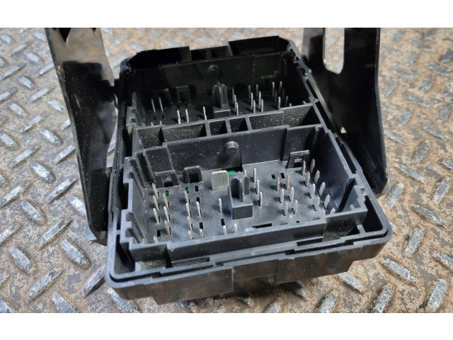 Pojistková skříňka 15093837, 15738847 Cadillac Escalade 2007