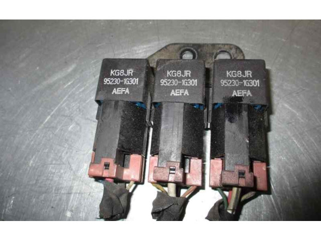 Блок предохранителей 952301G301   KIA Rio    