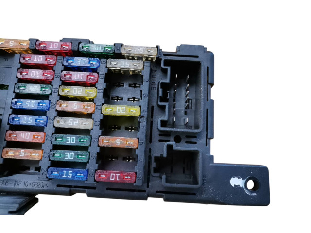 Блок предохранителей 8678449, 518826011   Volvo S60    