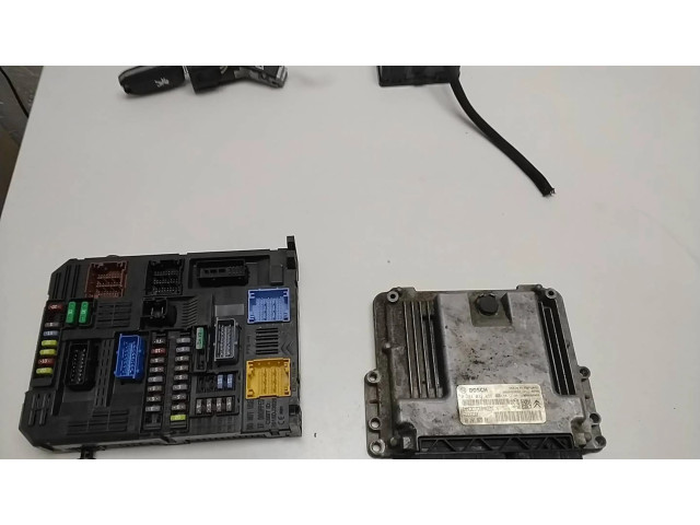 Комплект блоков управления 9806460480, 0281032456   Peugeot Expert