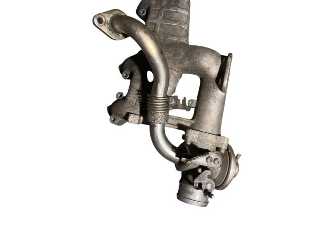 Топливная рампа 038129713J, 038129637B   Audi A3 S3 8L  