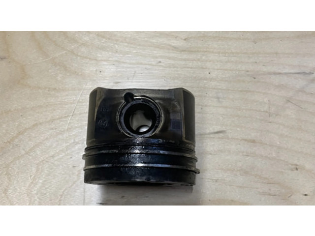 Поршень 781256702, 7812567 Mini Cooper Hatch Hardtop для дизельного двигателя 1.6