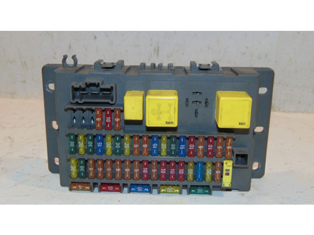 Блок предохранителей YQE103133, 518174404   Rover 75    