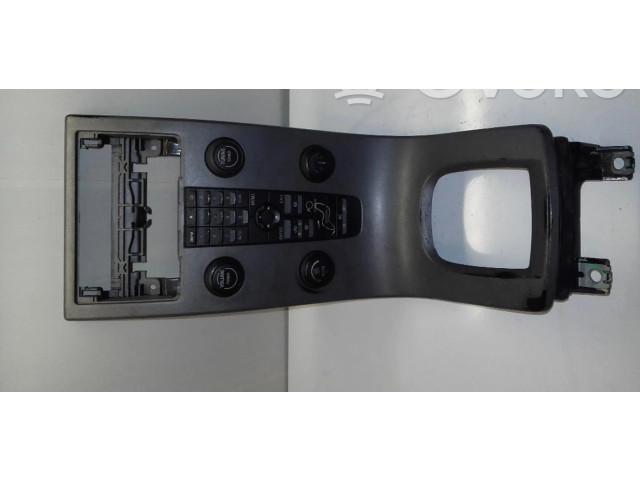 Радио/ проигрыватель CD/DVD / навигация