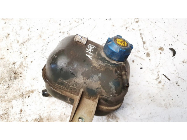 Расширительный бачок охлаждающей жидкости