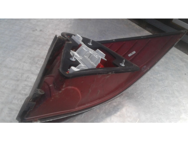 Задний фонарь левый сзади 6S7113405A Ford Mondeo Mk III 2000-2007 года