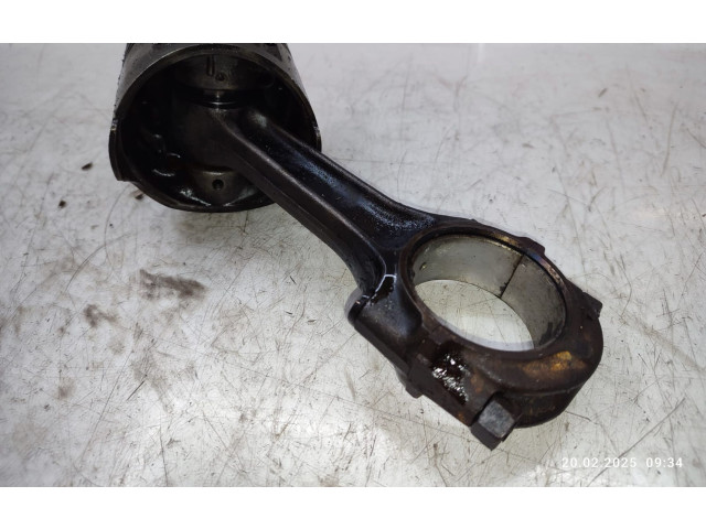  Поршень с шатуном 4D56   Mitsubishi L200  