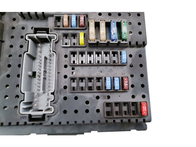 Блок предохранителей 30728512, 28017881   Volvo XC90    