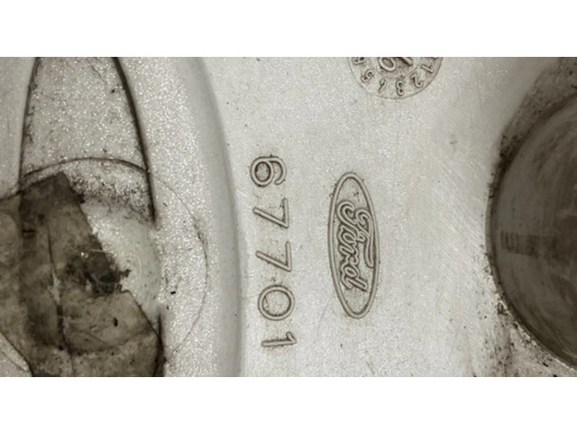 Заводская крышка (крышки) от центрального отверстия колеса