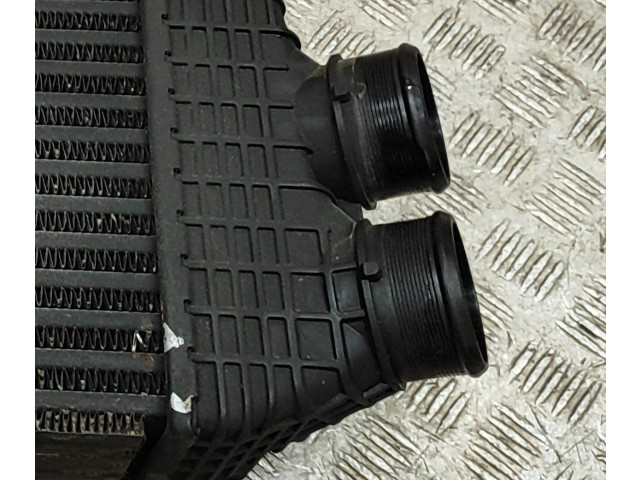 Радиатор интеркулера 670035636, 16484793 Maserati Levante