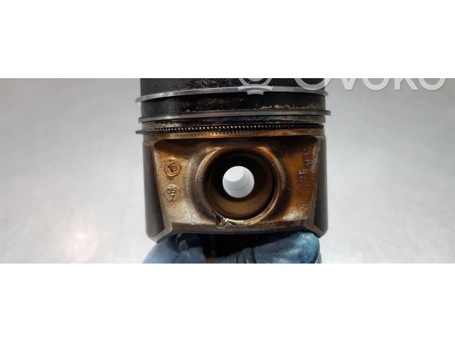 Поршень DDY 04L107065AM001, 03L105401A Skoda Octavia Mk3 (5E)