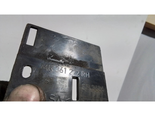 Передняя решётка Mitsubishi Carisma 2000-2004 года MR361222, 523686