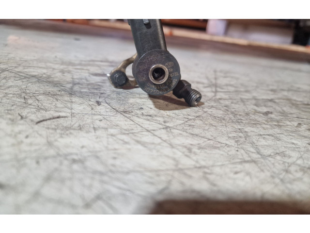 Форсунка 30750283    Volvo XC90  D5244T4 