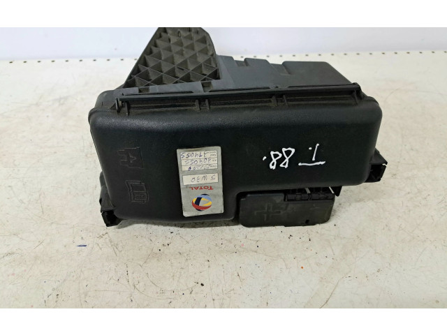 Блок предохранителей 30797010 Volvo S60