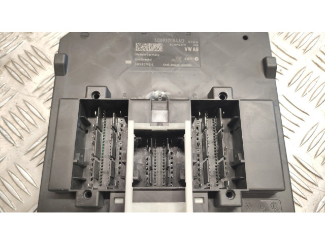 Блок комфорта 5Q0937084AD Skoda Octavia Mk3 (5E)