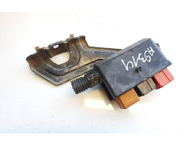 Блок предохранителей 93393749, 315043752 Opel Meriva A