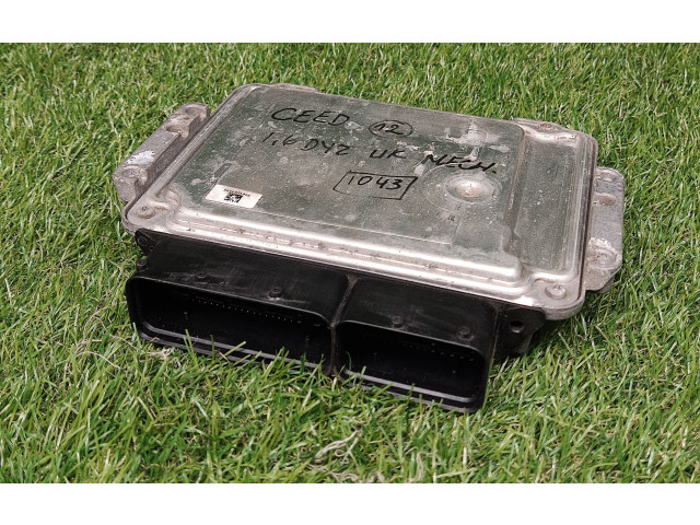 Блок управления двигателем Блок управления 391112A952, 0281019360   KIA Ceed