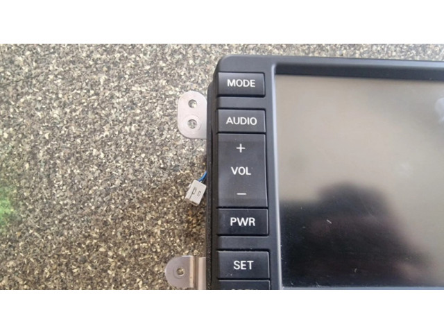 Радио/ проигрыватель CD/DVD / навигация