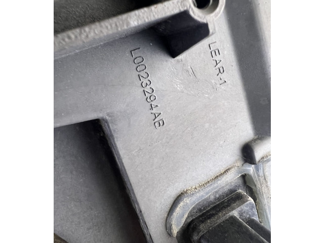 Блок предохранителей 04692087AB, L0023294AB   Jeep Grand Cherokee (WK)    