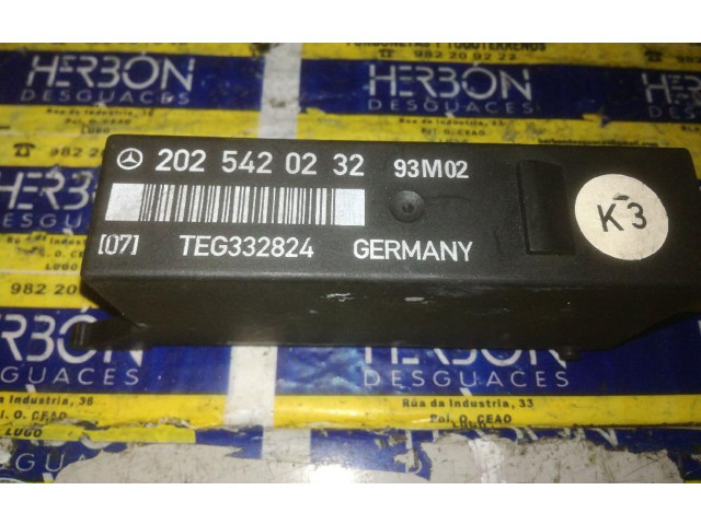   Pojistková skříňka 2025420232   Mercedes-Benz C W202 1996