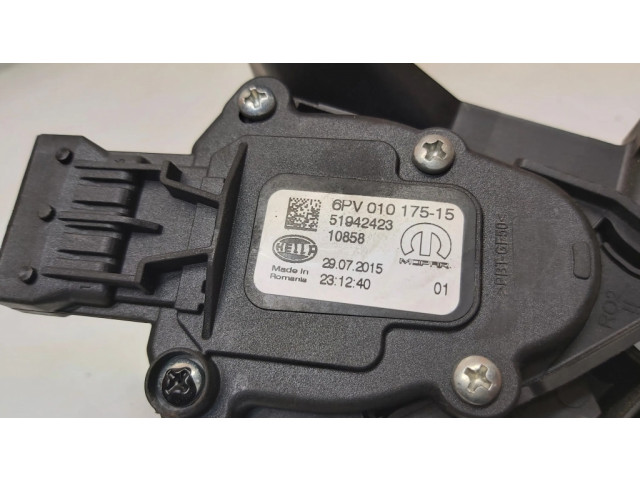 Педаль акселератора