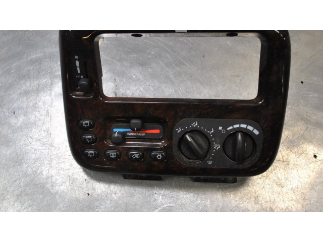 Блок управления климат-контролем 04677657AC   Chrysler Voyager