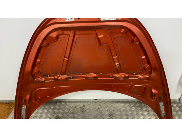 Капот двигателя